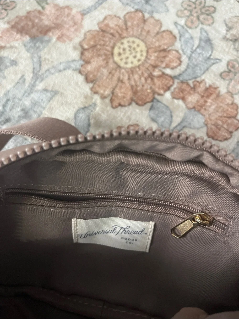 Universal Thread compact mauve